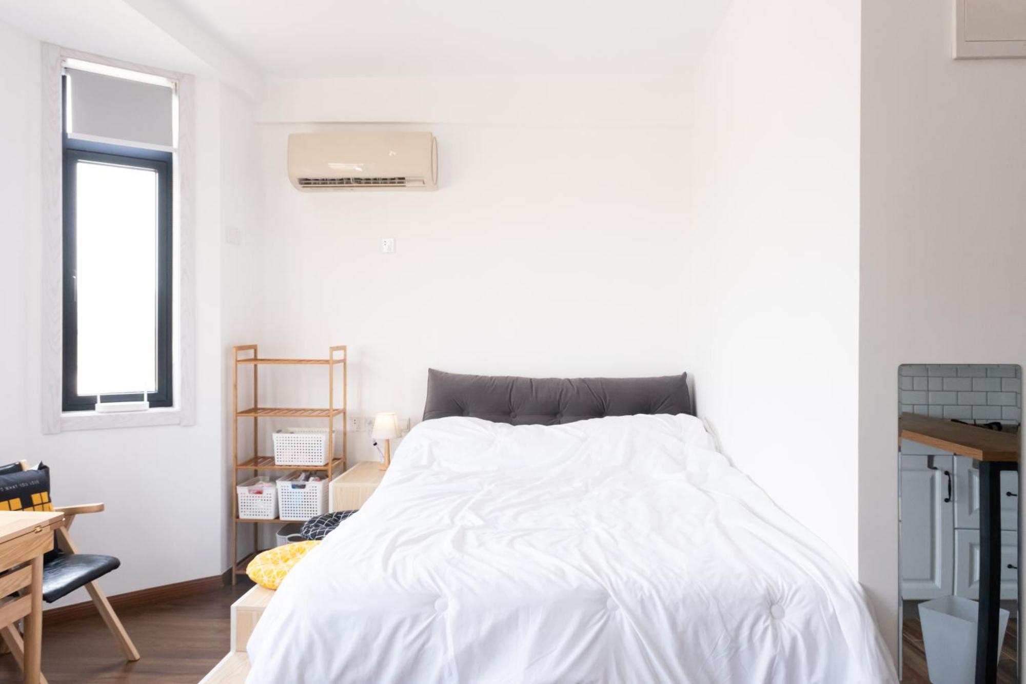 1930 French Minimalist