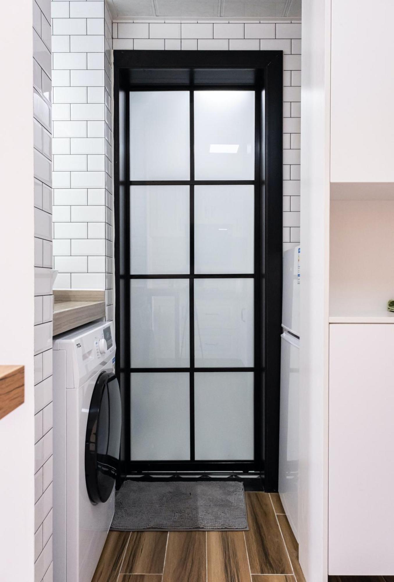 1930 French Minimalist